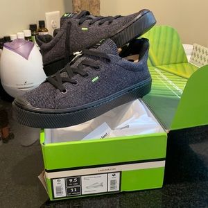 Cariuma IBI Low Stone Black Knit Sneaker 9.5 US - MEN